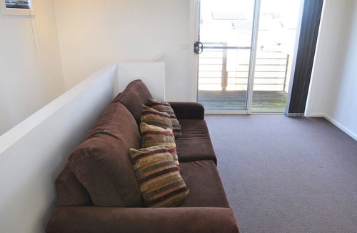Inverloch House | Flying Colours, comfort and convenience by the sea!