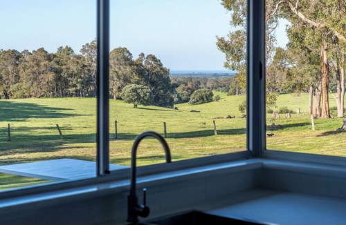Yallingup Siding House | For The Birds Yallingup- Panoramic Views, Spacious Home, Wineries Surround