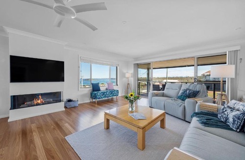 Manyana House | Foredeck Views