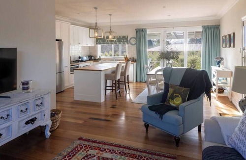 Trentham House | FOREST CORNER - 3 BEDROOM WEATHERBOARD, TRENTHAM