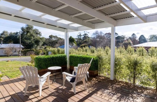 Trentham House | FOREST CORNER - 3 BEDROOM WEATHERBOARD, TRENTHAM