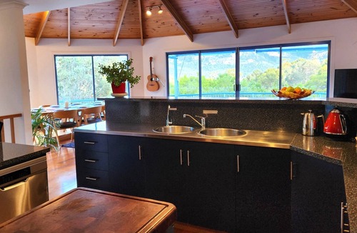 Coles Bay House | Forest Edge - Breathtaking Views of the Hazards