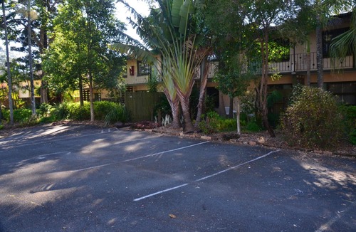 Indooroopilly Hotel | Forest Lodge Apartments