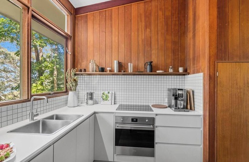 Austinmer House | Forest Trails Escape Bushland Serenity near Beach