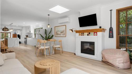 Forresters Beach House | Forries Beach Cottage