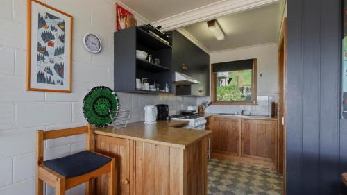 Hotham Heights Apartment | Fountains 6