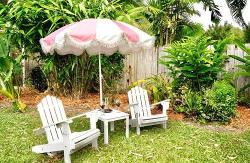 Trinity Beach House | Four Palms, 8 min walk to Beach- Pet Friendly