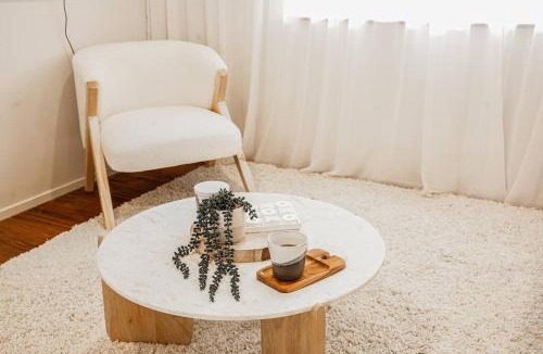 Trinity Beach House | Four Palms, 8 min walk to Beach- Pet Friendly
