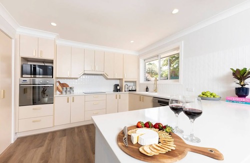 Forster House | Four Palms Forster Luxe Spacious Pet Friendly