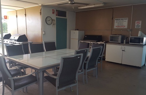 Parkside Hotel | Fourth Avenue Motor Inn