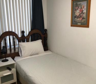 Doonside House | Fragrant Home-68C one king single bed aircon Room