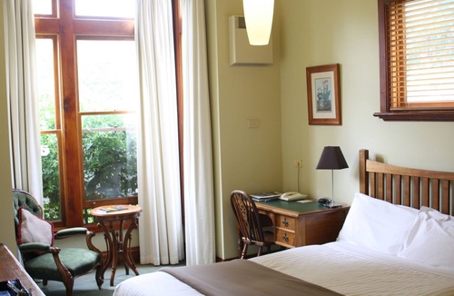 Strahan Hotel | Franklin Manor