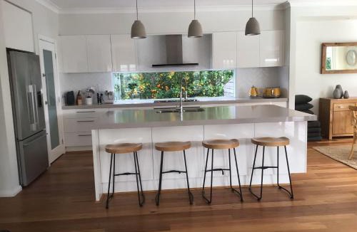 Narrawallee House | Free night! Pay for 2 stay for 3