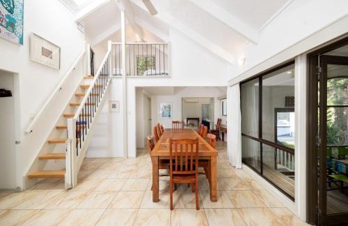 Mollymook Beach House | Free night! Pay for 2 stay for 3