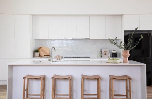 Narrawallee House | Free night! Pay for 2 stay for 3