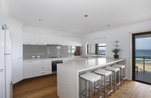 Mollymook Beach House | Free night! Pay for 2 stay for 3