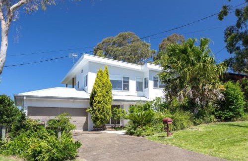 Mollymook Beach House | Free night! Pay for 2 stay for 3