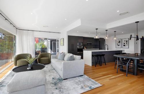 Mollymook House | Free night! Pay for 2 stay for 3