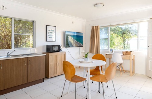 Narrawallee House | FREE NIGHT. Pay for 2 stay for 3