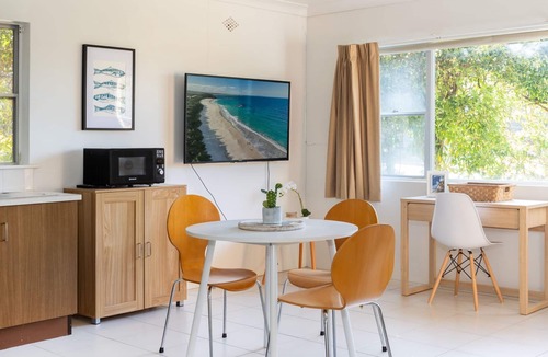 Narrawallee House | FREE NIGHT. Pay for 2 stay for 3