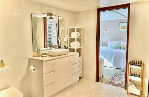 Moss Vale Bed & Breakfast | French Provincial The Garden Suite at Chapmans with Breakfast & Pets