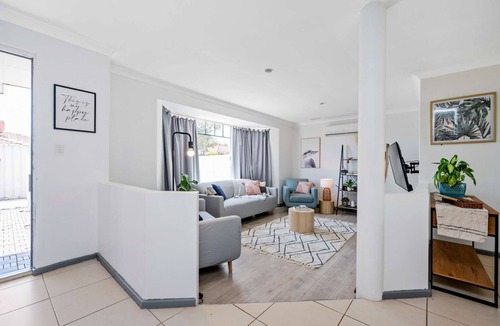 Halls Head House | Fresh Coastal Retreat - 3BR Home near Halls Head Beach