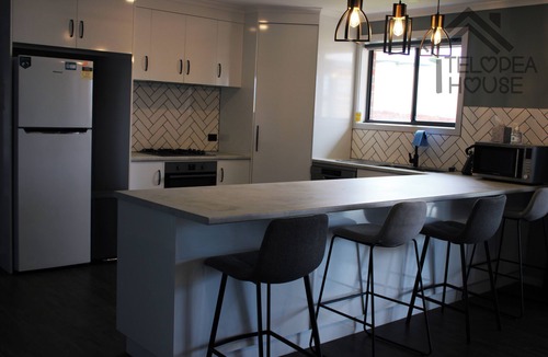 Worrolong House | Fresh, comfortable & modern 3 bedroom home - Telopea House.