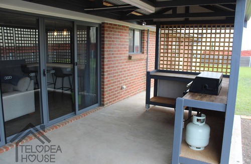 Worrolong House | Fresh, comfortable & modern 3 bedroom home - Telopea House.