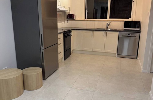 Murarrie Apartment | Freshly Renovated 2BR/2BA Apartment in Murarrie