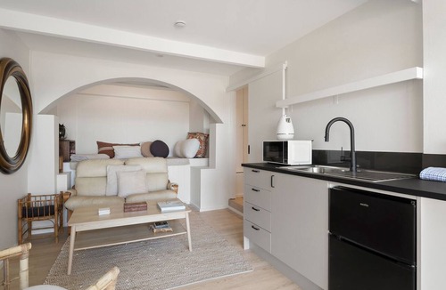 Freshwater Apartment | Freshwater Coastal Nook Walk to Beach & Cafes
