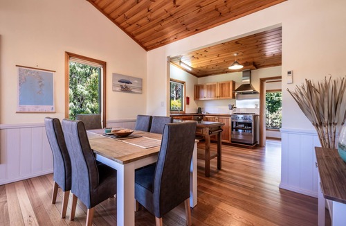 Coles Bay House | Freycinet Retreat - Cosy and private!