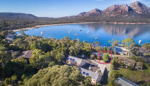 Coles Bay Ski Chalet | Freycinet Cottage 1 – Bluestone