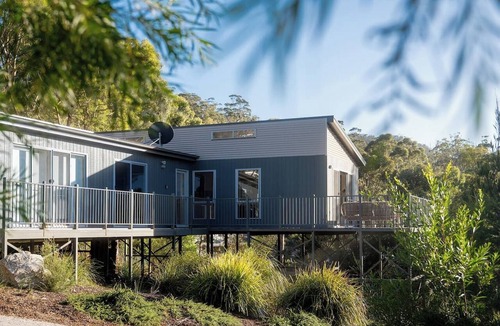 Coles Bay House | Freycinet Haven, where bushland meets the bay!