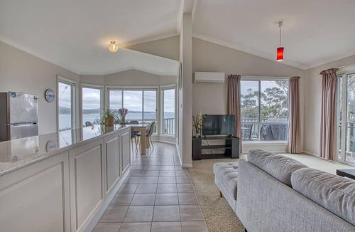 Binalong Bay House | Front Row Beachfront