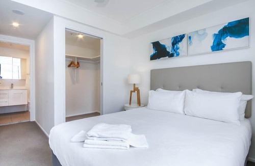 Bowen Hills Apartment | Fully-Equipped 2BD/2Bath Apartment in Bowen Hills