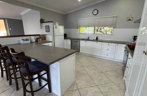 Merredin House | Fully Equipped House - Walk to Shops and Train