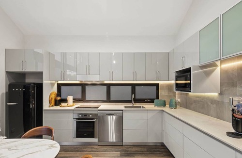 Leederville Apartment | Fun for Families: Location, Cinema, Games, Wifi