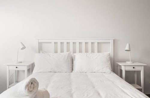 The Entrance North Apartment | Fun Retro 2 Bedroom Apartment
