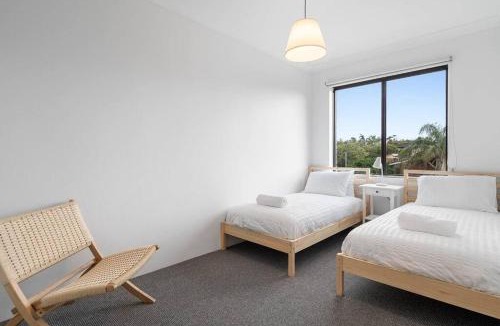 The Entrance North Apartment | Fun Retro 2 Bedroom Apartment