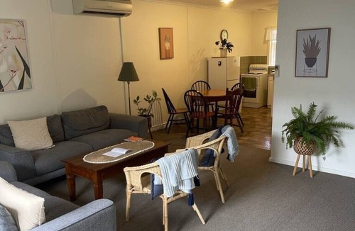 Tanunda Apartment | Functional 2 bedroom unit close to Tanunda Main St