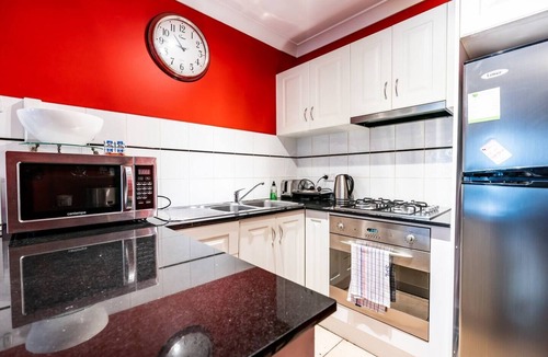 Brookvale Apartment | Funda Place Leafy Hideout in Northern Beaches