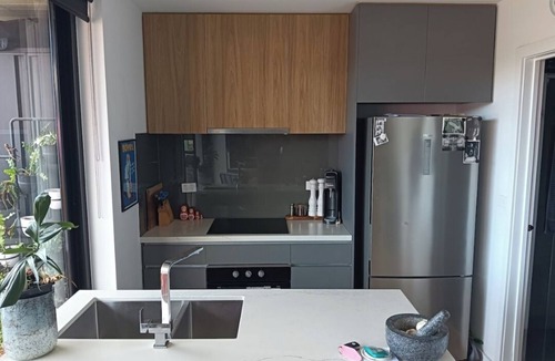 Preston Apartment | Funky 1 Bedroom / studio in awesome Preston. Very close to Tram and Trains