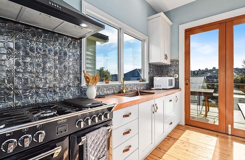 South Launceston Cottage | Funky cottage in South