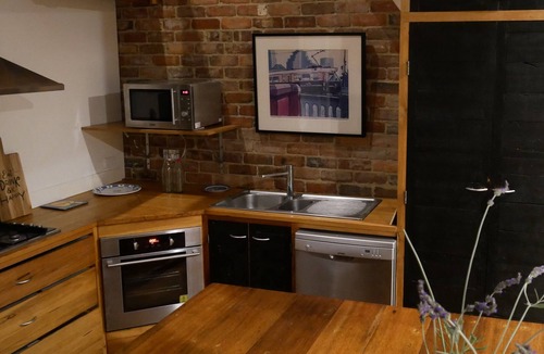 Port Melbourne Apartment | Funky Port Melb. Warehouse meets NY Loft, Oz Style