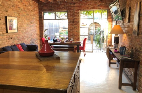 Port Melbourne Apartment | Funky Port Melb. Warehouse meets NY Loft, Oz Style