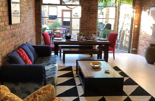 Port Melbourne Apartment | Funky Port Melb. Warehouse meets NY Loft, Oz Style
