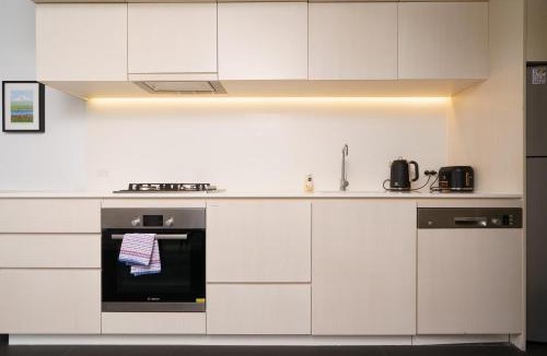City West Apartment | Furnished Nishi Stay with Scenic Mountain Views - Hosted by Canstay