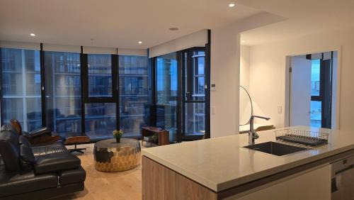 Fortitude Valley Apartment | FV 1BR APT with Rooftop Pool