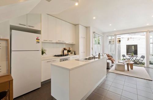 Williamstown House | Galatea Residence | Two Minutes to Beach and Town