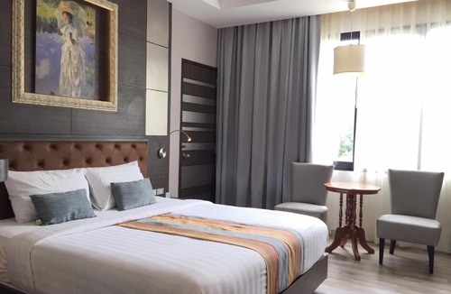 Sisaket Hotel | Gallery Design - SHA Extra Plus